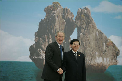 President George W. Bush and President Nguyen Minh Triet of Vietnam share in a photo opportunity Saturday, Nov. 18, 2006, at the National Conference Center in Hanoi prior to the start of the first retreat of the 2006 APEC Summit.