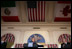 El Presidente George W. Bush participa en una conferencia de prensa conjunta el 23 de marzo de 2005, con el Presidente de México Vicente Fox, izq., y el Primer Ministro de Canadá, Paul Martin, der., en Baylor University en Waco, Texas. "Y agradezco la dedicación del Primer Ministro y el Presidente al espíritu de cooperación que trascenderá cualquier política que tenga lugar; eso pone en práctica un compromiso firme a los mercados y la democracia y la libertad y el comercio y la prosperidad mutua y la seguridad mutua", dijo el Presidente Bush.