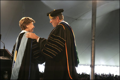 Dr. Roy Nirschel, President of Roger Williams University, thanks Mrs. Laura Bush for delivering the commencement speech at Roger Williams University on Saturday, May 20, 2006, in Bristol, R.I. Mrs. Bush was awarded an honorary doctorate in education from Roger Williams University.
