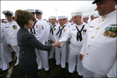 Mrs. Laura Bush shakes hands with sailors of the USS Texas submarine Saturday, September 9, 2006, prior to touring the ship and participating in a Commissioning Ceremony in Galveston, Texas.