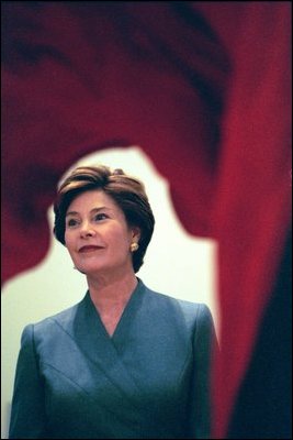 Framed by one of artist Erick Swenson's untitled sculptures, Laura Bush tours the Modern Art Museum of Fort Worth, Texas, Thursday, Feb. 20, 2003. White House photo by Susan Sterner.