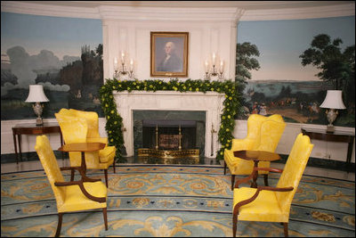 Boxwood Garland adorns the mantel of the Diplomatic Reception Room during the 2005 Holiday season.