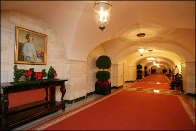 Ivy topiaries are groomed in the likeness of the President and First Lady's pets, Scottish Terriers Barney and Miss Beazley, and their cat Willie stand at the end of the Ground Floor Corridor.