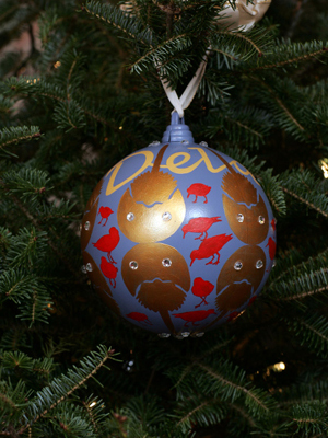 Delaware Senator Tom Carper selected artist Nancy Willis to decorate the State's ornament for the 2008 White House Christmas Tree