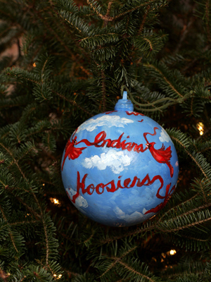 Indiana Senator Dick Lugar selected artist Terry Ratliff to decorate the State's ornament for the 2008 White House Christmas Tree