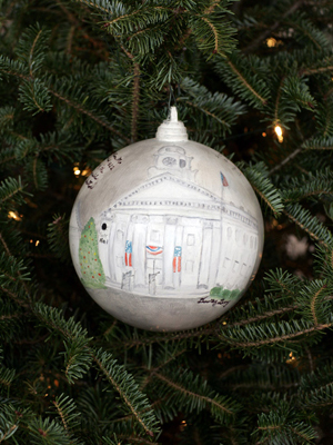 Missouri Congressman Ike Skelton selected artist Dorothy Levy to decorate the 4th District's ornament for the 2008 White House Christmas Tree.