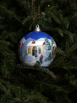 Idaho Senator Mike Crapo selected artist Laura Johnson to decorate the State's ornament for the 2008 White House Christmas Tree