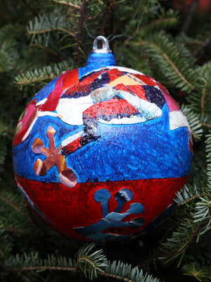 Arizona Congressman Raúl Grijalva selected artist Lorenia Casaus to decorate the 7th District's ornament for the 2008 White House Christmas Tree.