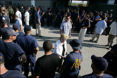 Mrs Cheney shakes hands with members of the US Army Corps of Engineers repair personnel and US Coast Guard personnel at the 17th Street levee in New Orleans, Louisiana Thursday, September 8, 2005.  The Vice President and Mrs. Cheney spent the day touring the flood ravaged areas of Mississippi and Louisiana to survey the damage and relief efforts in the wake of Hurricane Katrina.