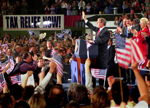 President George W. Bush waves goodbye to a crowd of over 8,000 supporters at the end of his event at the MetraPark Expo and Convention Center in Billings, Montana, Monday, March 26, 2001. WHITE HOUSE PHOTO BY ERIC DRAPER