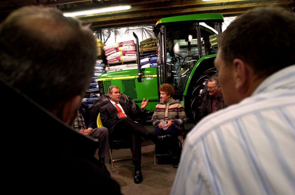 President George W. Bush meets with Montana Agricultural Producers at Tractor Supply Company in Billings, Montana, Monday, March 26, 2001. WHITE HOUSE PHOTO BY ERIC DRAPER
