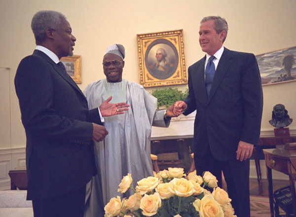 President George W. Bush welcomes Nigerian President Olusegun Obsanjo and UN Secretary General Kofi Annan into Oval office during their meeting on the HIV/AIDS Trust Fund Initiative, Friday, May 11. WHITE HOUSE PHOTO BY ERIC DRAPER