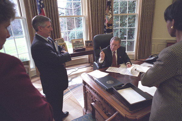 President Bush directs discussions of the State of the Union speech with senior White House staff members Andy Card, Karen Hughes and Dr. Condoleezza Rice in the Oval Office Thursday, January 24. White House photo by Eric Draper.