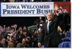 President George W. Bush waves to the crowd after addressing the Iowa Welcome in Cedar Rapids, Iowa, Monday, Nov. 4.  White House photo by Eric Draper
