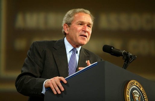 President George W. Bush gives remarks to the American Associations of Community Colleges annual convention in Minneapolis, Minn., Monday, April 26, 2004. White House photo by Paul Morse.