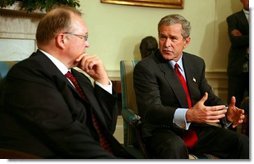 President George W. Bush meets with Swedish Prime Minister Goran Persson in the Oval Office Wednesday, April 28, 2004.  White House photo by Paul Morse
