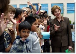 Laura Bush visits the William Walker Elementary School in Beaverton, Ore., Wednesday, May 19, 2004.  White House photo by Tina Hager