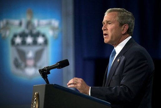 President George W. Bush delivers remarks on Iraq and the War on Terror at the U.S. Army War College in Carlisle, Pennsylvania, Monday, May 24, 2004. White House photo by Eric Draper.