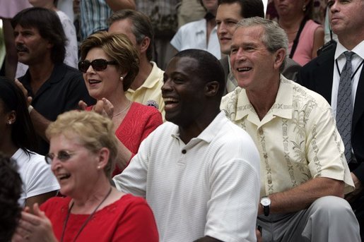 President George W. Bush and First Lady Laura Bush watch the Challenger Phillies of M.O.T. Little League from Middletown, Delaware take on the Challenger Yankees of Lancaster County Little Leagues from Lancaster County, Pennsylvania with former NFL Washington Redskins player Darrell Green, center, at Tee Ball on the South Lawn at the White House on Sunday July 11, 2004. White House photo by Paul Morse.