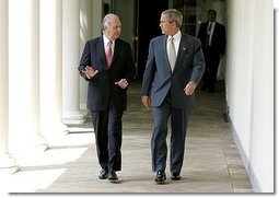 President George W. Bush and President Ricardo Lagos of Chile walk together along the colonnade at the White House Monday, July 19, 2004.  White House photo by Paul Morse