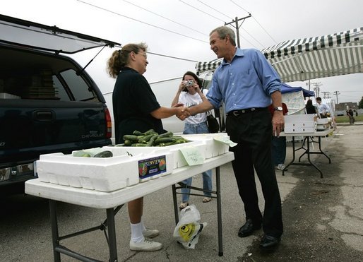 Traveling through Iowa, President George W. Bush stops by a farmers Market in Davenport, Wednesday, Aug. 4, 2004. White House photo by Eric Draper.