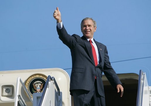 President George W. Bush gives a thumbs up to a crowd of well wishers gathered to see his departure aboard Air Force One at Waco's TSTC Airport in Waco, Texas, Wednesday, Aug. 4, 2004. White House photo by Eric Draper.