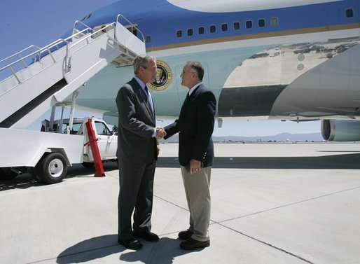 President George W. Bush talks to Freedom Corps Greeter Dr. Tom Hesch in front of Air Force One after arriving in Albuquerque, New Mexico, Wednesday, Aug. 11, 2004. Dr. Hesch has donated over $18,000 in dental care to disadvantaged people in the Albuquerque area through Donated Dental Services of New Mexico. White House photo by Eric Draper.