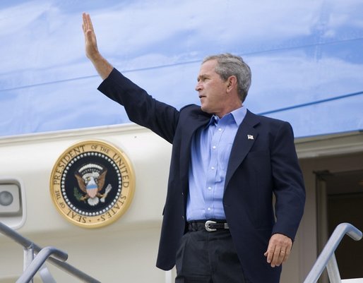 President George W. Bush waves from Air Force One before departing Las Vegas-McCarran International Airport in Nevada, Thursday, Aug. 12, 2004. White House photo by Eric Draper