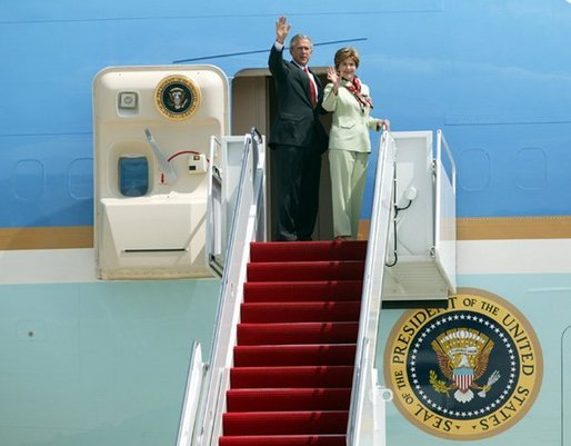 President George W. Bush and Laura Bush wave to military personnel before boarding Air Force One en route to Miami, Fla., Friday, Aug. 27, 2004. White House photo by Tina Hager