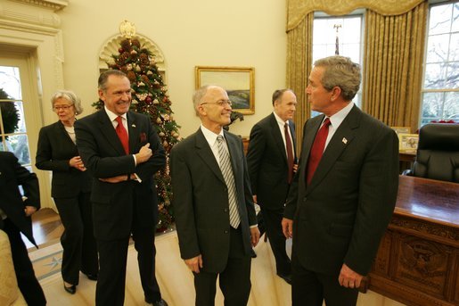 President George W. Bush talks with the 2004 Nobel Laureates and their family members in the Oval Office Dec. 1, 2004. Pictured, center, is Dr. Frank Wilczek, winner of the Nobel Prize in Physics.White House photo by Tina Hager