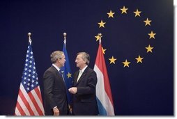 President George W. Bush meets with European Union President Jean-Claude Juncker while at the NATO Summit in Brussels Tuesday, Feb. 22, 2005.  White House photo by Paul Morse