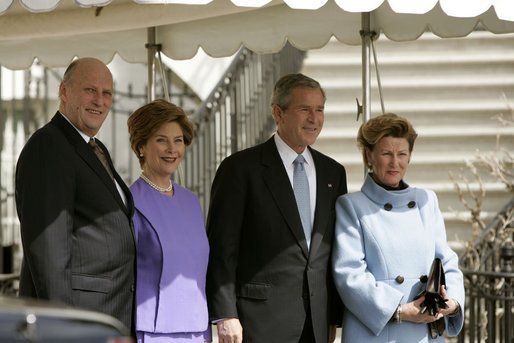 President George W. Bush and Laura Bush greet Their Majesties King Harald and Queen Sonja of Norway at the South Portico entrance of the White House before hosting the King and Queen for lunch Monday, March 7, 2005. White House photo by Paul Morse