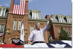 President George W. Bush waves to the estimated 3,000 people in attendance at an Independence Day celebration Monday, July 4, 2005, at West Virginia University in Morgantown. Said the President, "The history we celebrate today is a testament to the power of freedom to lift up a whole nation."  White House photo by Krisanne Johnson