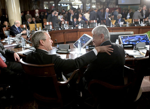 President George W. Bush shares a moment Saturday, Nov. 5, 2005, with President Alfredo Palacio of Ecuador during the final session of the 2005 Summit of the Americas in Mar del Plata, Argentina. White House photo by Eric Draper