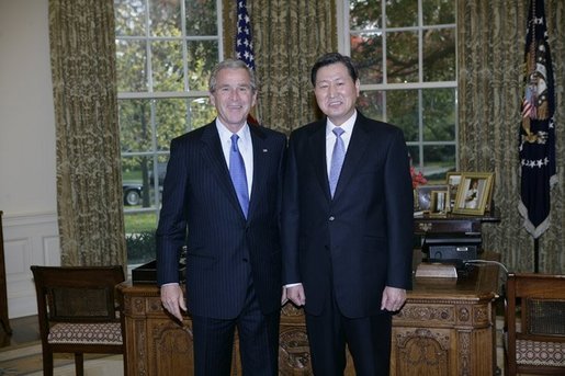 President George W. Bush welcomes newly appointed South Korean Ambassador to the United States, Lee Tae-sik, to the Oval Office at the White House, Thursday, Nov. 10, 2005. White House photo by Eric Draper