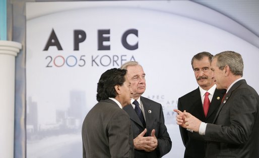President George W. Bush meets with leaders of the Americas Friday, Nov. 18, 2005, prior to the opening of the 2005 APEC conference in Busan, Korea. With the President, from left are: President Alejandro Toledo of Peru; Prime Minister Paul Joseph Martin of Canada, and President Vincente Fox of Mexico. White House photo by Eric Draper