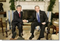 President George W. Bush welcomes Dr. Lee Jong-wook, the Director-General of the World Health Organization, to the Oval Office, Tuesday, Dec. 6, 2005.  White House photo by Eric Draper