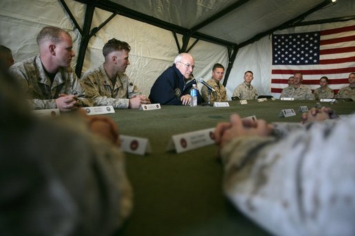 Vice President Dick Cheney holds a group discussion at AL-Asad Airbase in Iraq, Sunday Dec. 18, 2005. White House photo by David Bohrer