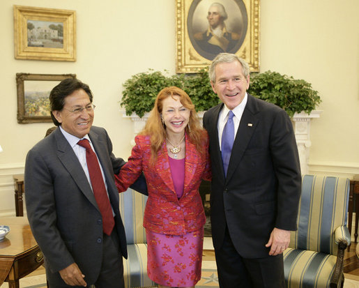 President George W. Bush welcomes Peru's President Alejandro Toledo and his wife, Eliane Karp de Toledo, to the Oval Office, Friday, March 10, 2006 at the White House. White House photo by Eric Draper