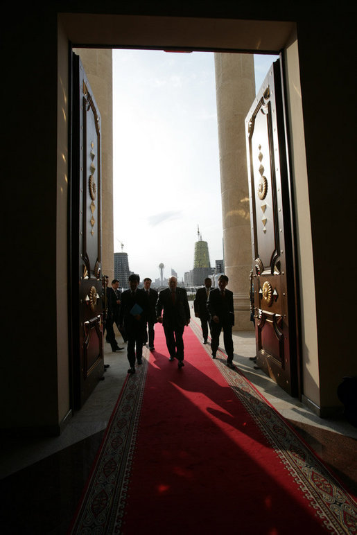 Vice President Dick Cheney enters the Presidential Palace in Astana, Kazakhstan, to meet with Kazakh President Nursultan Nazarbayev, Friday, May 5, 2006. White House photo by David Bohrer