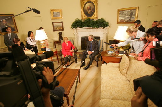President George W. Bush meets with President Michelle Bachelet of Chile in the Oval Office Thursday, June 8, 2006. President Bush and President Bachelet emphasized the good relations shared between Chile and the United States. White House photo by Kimberlee Hewitt