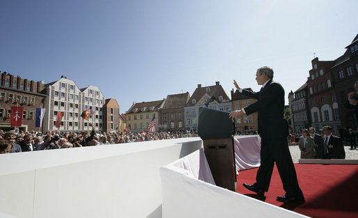 President George W. Bush addresses the crowded town square of Stralsund, Germany, before meeting with Chancellor Angela Merkel Thursday, July 13, 2006. "For decades, the German people were separated by an ugly wall. Here in the East, millions of you lived in darkness and tyranny," said President Bush. "Today your nation is whole again. The German people are at the center of Europe that is united and free and peaceful." White House photo by Eric Draper