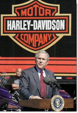 President George W. Bush talks with workers during a tour of the Harley-Davidson Vehicle Operations facility Wednesday, Aug. 16, 2006 in York, Pa., where he participated in a roundtable discussion on the economy.  White House photo by Kimberlee Hewitt