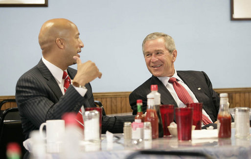 President George W. Bush and New Orleans Mayor Ray Nagin meet over breakfast Tuesday, Aug. 29, 2006, at Betsy's Pancake House in the Mid City section of New Orleans before attending a ceremony commemorating the first anniversary of Hurricane Katrina. White House photo by Eric Draper