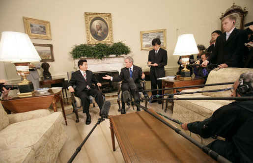 President George W. Bush and President Roh Moo-hyun of South Korea meet with the press in the Oval Office Thursday, Sept. 14, 2006. White House photo by Eric Draper