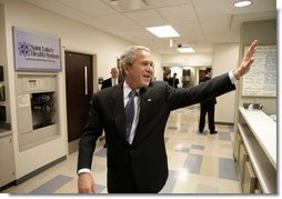 President George W. Bush waves goodbye to staff members following his tour at the Saint Luke’s-Lee’s Summit hospital in Lee’s Summit, Mo., Thursday, Jan 25, 2007, where President Bush also participated in a roundtable discussion on health care initiatives.  White House photo by Eric Draper