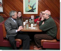 President George W. Bush visits with diner patron Bob Smith and family, Tuesday morning, Jan. 30, 2007, following a breakfast meeting with small business leaders at The Sterling Family Restaurant in Peoria, Ill., to talk about the economy.  White House photo by Paul Morse