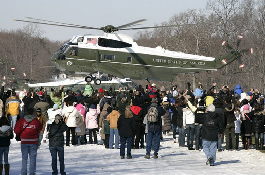 A crowd waves at the lift-off of Marine One carrying President George W. Bush and Mrs. Laura Bush, following their visit to the Mount Vernon Estate of President George Washington, Monday Feb. 19, 2007 in Mount Vernon, Va., in honor of President Washington’s 275th birthday. White House photo by Eric Draper