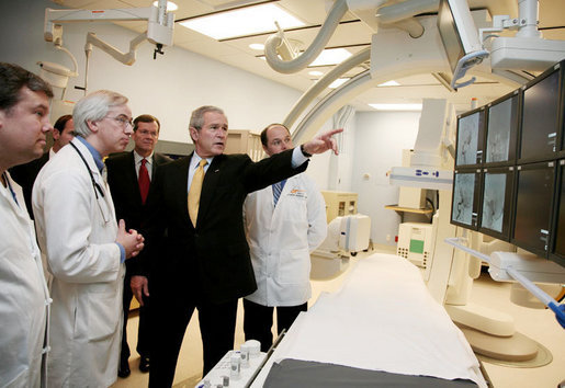 President George W. Bush views digital radiology equipment during his tour Wednesday, Feb. 21, 2007, at the Erlanger Hospital-Baroness Campus in Chattanooga, Tenn., prior to attending a forum on health care initiatives at the Chattanooga Convention. White House photo by Paul Morse