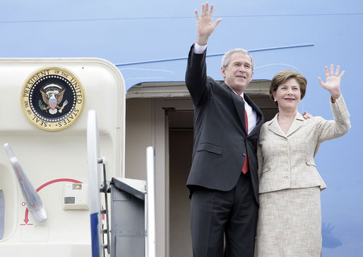 President George W. Bush and Mrs. Laura Bush wave from Air Force One Sunday, March 11, 2007. President Bush traveled from Uruguay to Bogotá, Colombia, where he was honored by an arrival ceremony at Casa de Narino. White House photo by Eric Draper